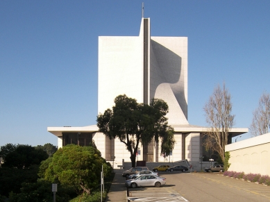 Rozhovor s Petrem Kratochvílem - Chrám Panny Marie v SF - Chrám Nanebevzetí Panny Marie v San Franciscu od Pietro Belluschi a Pier Luigi Nervi (1971) - foto: Petr Kratochvíl/Fulbright-Masaryk grant, 2011