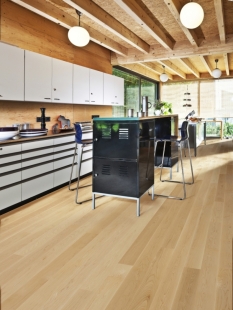 Are you acquiring a wooden floor and looking for the right decor? Try the universal yet generous 2-strip pattern... - Kährs Collection American Naturals - Decor Edmonton - Canadian Maple