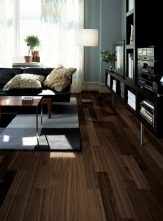 Are you acquiring a wooden floor and looking for the right decor? Try the universal yet generous 2-strip pattern... - Kährs collection Lodge - Walnut Bloom decor