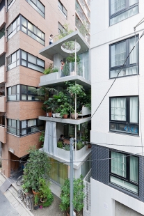 Vertical garden in Tokyo by Ryue Nishizawa - foto: © Iwan Baan