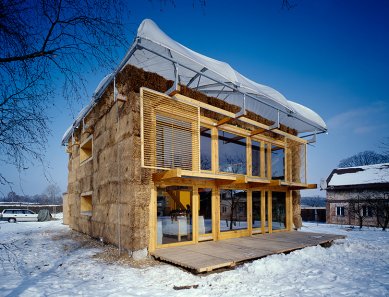 Slavné vily Čech, Moravy a Slezska v Muzeu Východní Čech - Dům v kožichu, Petr Suske, 2003, Mladá boleslav-Michalovice