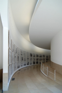 Pozvánka na vernisáž výstavy Eduardo Souto Moura: Soutěže - Výstava Souto de Moury v Porto : Panely s 50. projekty za posledních 31 let - foto: Petr Šmídek, 2011