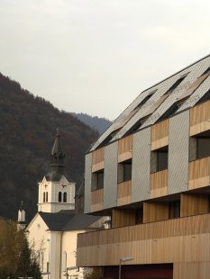 Rozhovor se Špelou Videčnik a Rokem Omanem z OFIS Arhitekti  - Nákupní centrum s bytovou střešní nástavbou, Bohinjska Bistrica 2007