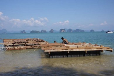 Plovoucí open-air kino v Thajsku od Ole Scheerena - foto: Film on the Rocks Yao Noi Foundation 