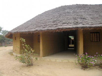 House of the impluvium, multi-storey house and architectural forms in&nbspCasamance - Object 3: VILLAGE CAMP, building with impluvium - foto: Pavel Nasadil, 2012