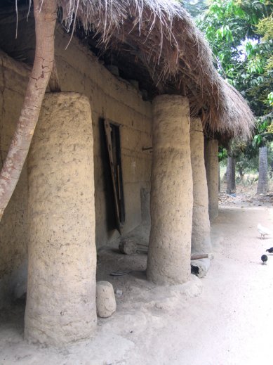 House of the impluvium, multi-storey house and architectural forms in&nbspCasamance - Object 12: Residential Buildings - foto: Pavel Nasadil, 2012