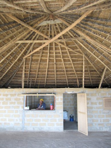 House of the impluvium, multi-storey house and architectural forms in&nbspCasamance - Objects 13: Bars and Restaurants - foto: Pavel Nasadil, 2012