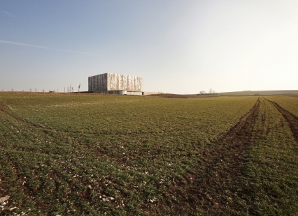 Buildings using TX Active technology clean themselves and the surrounding environment - To color the concrete of the façade panels, clay made from local materials was used. The building's compatibility with the surroundings has been recognized by experts in several prestigious competitions and surveys. - foto: Julien Lanoo