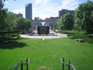 Vítězný návrh na brněnský památník holocaustu je plagiát - MN State Memorial v St. Paul (Minnesota)