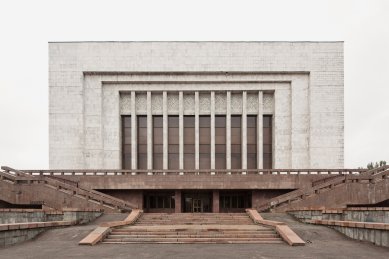 Pozvánka na výstavu Sovětská moderna: 1955–1991 - Lenin Museum (now Historical Museum), 1984, Bishkek, Kyrgystan - foto: Simona Rota