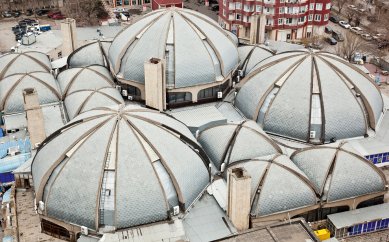 Pozvánka na výstavu Sovětská moderna: 1955–1991 - Bazar, 1983, Baku, Azerbaijan - foto: Simona Rota