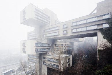 Pozvánka na výstavu Sovětská moderna: 1955–1991 - Ministry of Highways, 1974, Tbilisi, Georgia - foto: Simona Rota