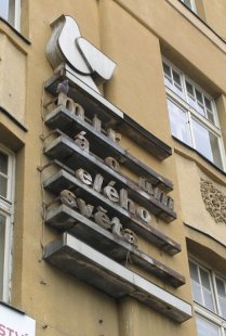 Liberečtí památkáři chtějí zachránit holubici míru na fasádě domu - foto: www.liberec.cz