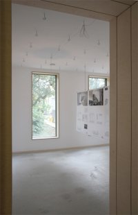 Experimentální projekt pilino-betonového domu green.house - výstava studentských prací při summary 2012, každoroční výstavě Bauhaus-Univerzity Výmar, ateliéry v 1.NP - foto: Jessica Christoph, Bauhaus-Univerzita Výmar