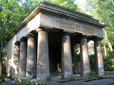 Olomoucká radnice chce opravit mauzoleum jugoslávských vojínů - foto: Jan Jenista