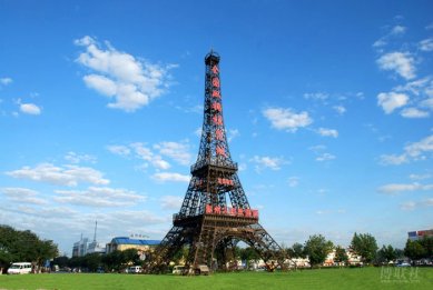 Čínští stavaři kopírují ve velkém - Kopie Eiffelovy věže