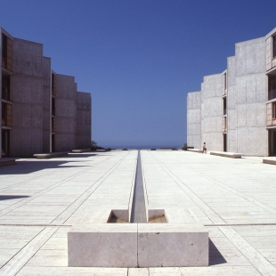 Výstava Louis Kahn – The Power of Architecture - Salk Institute in La Jolla, California, Louis Kahn, 1959–65 - foto: © The Architectural Archives, University of Pennsylvania, photo: John Nicolais