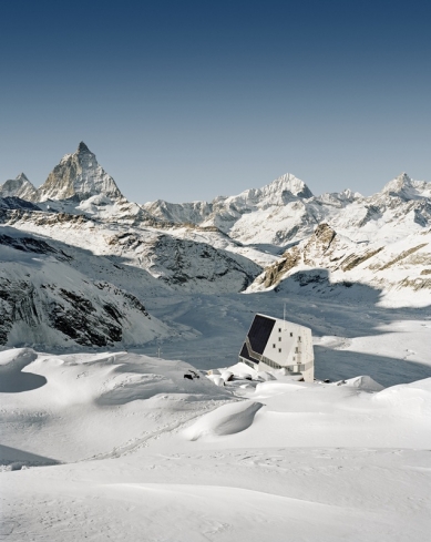 Švýcarská architektura v Galerii Jaroslava Fragnera - New Monte Rosa Hut  - foto: T.Ambrosetti