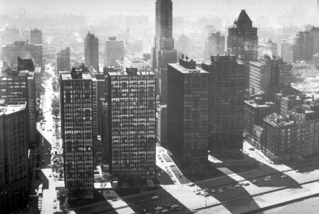 Tadao Ando : Agónie utkvělé myšlenky - potíž s vytrvalostí - Ludwig Mies van der Rohe : 860 a 880 Lake Shore Drive Apartments, Chicago, 1948-51 