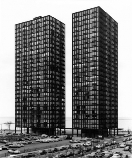Tadao Ando : Agónie utkvělé myšlenky - potíž s vytrvalostí - Ludwig Mies van der Rohe : 860 a 880 Lake Shore Drive Apartments, Chicago, 1948-51 