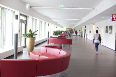 Eco rooms of the Hamburg Diaconal Clinic with minimal emissions thanks to fermacell greenline - <div>I zevnitř se diakonická klinika Agaplesion v hamburském Eimsbüttelu prezentuje moderně a pokrokově. Speciálně pro pacienty s MCS syndromem vybavila klinika dva pokoje pro pacienty jako místnosti bez škodlivých látek.</div>