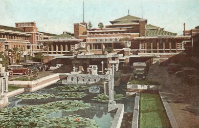 Hendrik P. Berlage: Frank Lloyd Wright* - Frank Lloyd Wright : Hotel „Imperial“. Tokio Japonsko 1922