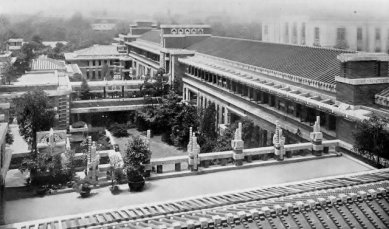 Hendrik P. Berlage: Frank Lloyd Wright* - Frank Lloyd Wright : Hotel „Imperial“. Tokio Japonsko 1922