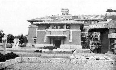 Hendrik P. Berlage: Frank Lloyd Wright* - Frank Lloyd Wright : Hotel „Imperial“. Tokio Japonsko 1922