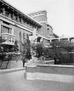 Hendrik P. Berlage: Frank Lloyd Wright* - Frank Lloyd Wright : Hotel „Imperial“. Tokio Japonsko 1922