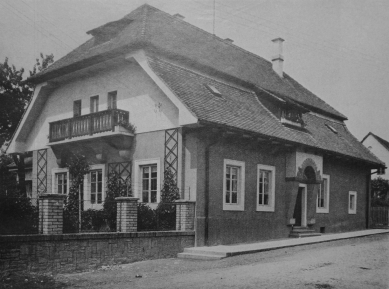 Za Janem Kotěrou - Jan Kotěra : Rodinný dům. Pohled z ulice. 1921
