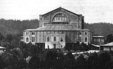 Otto Wagner: Moderní stavba divadel  - Gottfried Semper: Festspielhaus Bayreuth, 1876