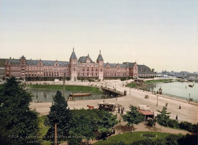 Hendrik P. Berlage: Vývoj moderního stavitelského umění v Nizozemí - Pierre Cuypers: Amsterdam Central Station (1881–1889)