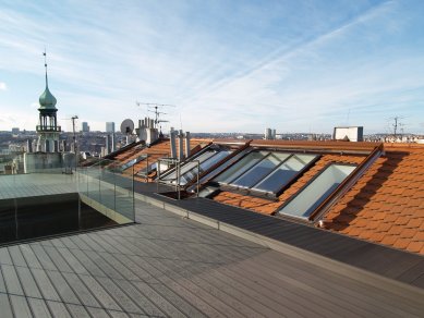 Reportáž z montáže posuvných střešních oken Solara PERSPEKTIV v Mnichově - Střešní prosklení Solara FIX a posuvný střešní výstup Solara PERSPEKTIV