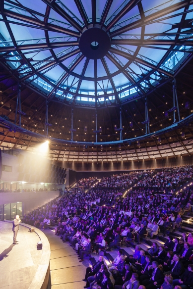 ```html
<p>The Architect of the Year Award</p>
``` - Ing. arch. Josef Pleskot, Conversion of gas holder to multifunctional hall, Ostrava - foto: Tomáš Souček