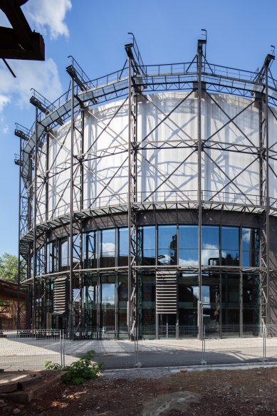 ```html
<p>The Architect of the Year Award</p>
``` - Ing.arch. Josef Pleskot, Conversion of gas holder to multifunctional hall, Ostrava - foto: Tomáš Souček