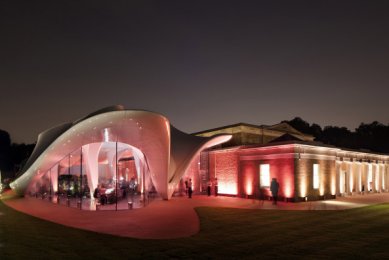 Serpentine Sackler Gallery v Londýně od Zahy Hadid - foto: Luke Hayes / Seprentine Gallery