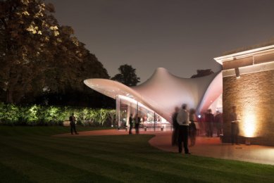 Serpentine Sackler Gallery v Londýně od Zahy Hadid - foto: Luke Hayes / Seprentine Gallery