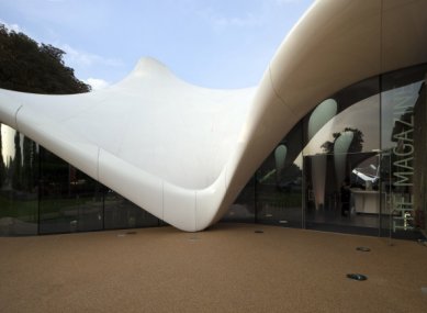 Serpentine Sackler Gallery v Londýně od Zahy Hadid - foto: Luke Hayes / Seprentine Gallery