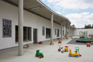 Mateřská škola v Mayenne od Topos Architecture - foto: Jérôme BLIN - Collectif Bellavieza