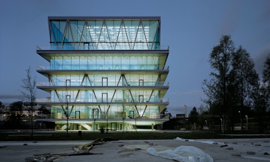 kruh spring 2014: Christian Kerez - New school building with a bold structure in Leutschenbach in Zurich. - foto: Walter Maier