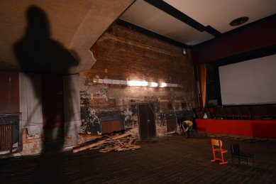 Nejnutnější opravy libereckého kina Varšavy skončí do října - foto: Petr Šmídek, 2014