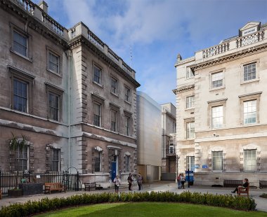 Hopkinsova kritika Maggie centra v Londýně od Stevena Holla - Maggie’s Centre St Bart’s Hospital in London - foto: Steven Holl Architects