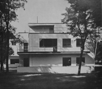 Karel Teige: New Bauhaus Buildings in Dessau - Serial semi-detached house for Bauhaus teachers