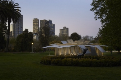 Temporary Pavilion in Melbourne by Sean Godsell - foto: Earl Carter