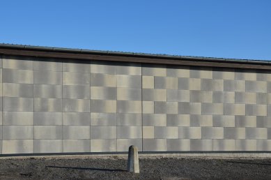 Systém odvětrávané fasády s betonovými obkladovými fasádními deskami s fotokatalytickými vlastnostmi - pohled na fasádu
