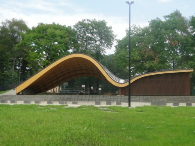 Sádrovláknité desky fermacell v zázemí dřevostavby přírodního amfiteátru v polské Bytomi