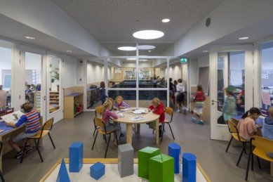 Mateřská školka Montessori v Holandsku od De Zwarte Hond - foto: Daria Scagliola, Stijn Brakkee