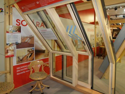 House like a convertible – including electric control - Zalomené sliding roof doors Solara PERSPEKTIV at the BAU 2015 trade fair in Munich