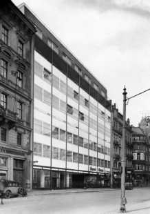 Bohuslav Fuchs – přednáška architekta Jana Sapáka - Bohuslav Fuchs, Ernst Wiesner: Moravská banka, 1928-30