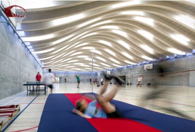 Multi-purpose hall in the courtyard of the gymnasium in Hellerup by BIG - foto: Jens Lindhe